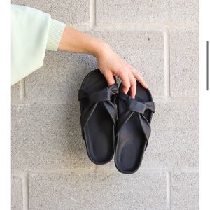 Huma Blanco Cassie Slide in black leather, brand new